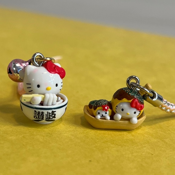Vintage Hello Kitty　Local Netsuke "Osaka Takoyaki & Kagawa Udon" - Picture 1 of 8